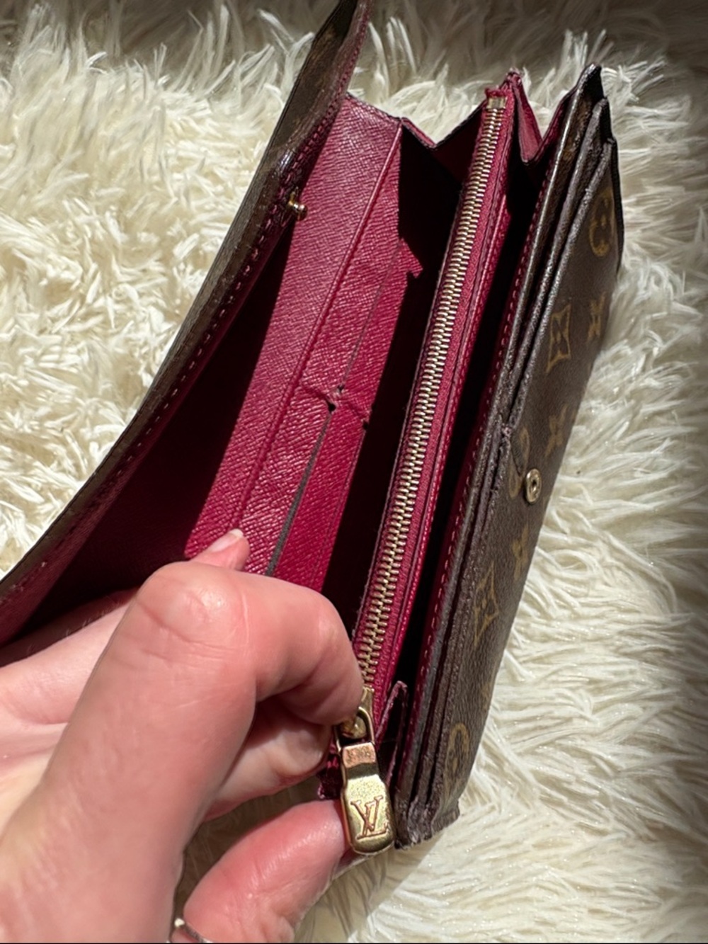 Monogram, Louis Vuitton, Sarah wallet/ crossbody with fuchsia interior - Picture 11 of 15